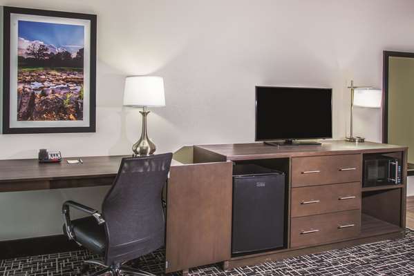  - La Quinta Inn & Suites Enid