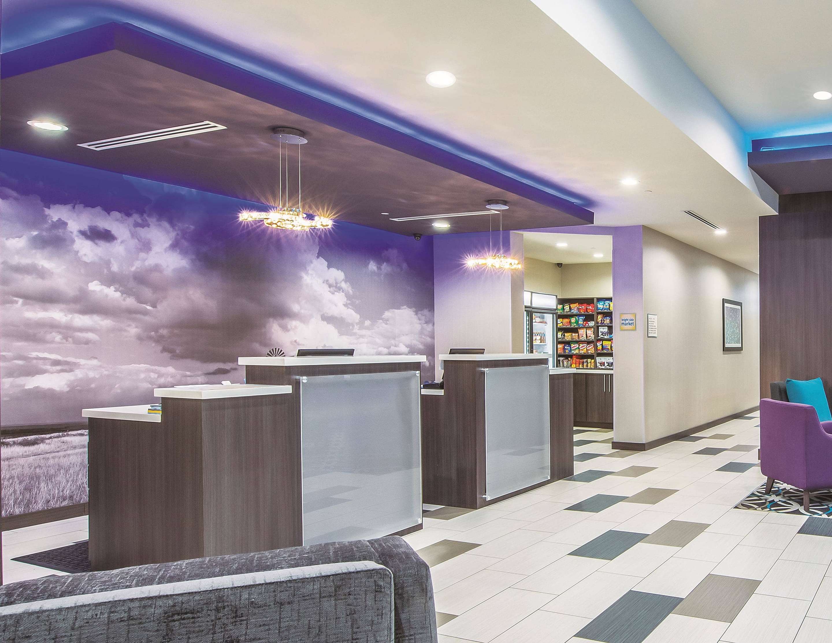 Lobby | La Quinta Inn & Suites by Wyndham Enid