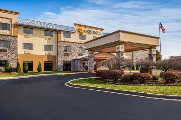 Exterior view - La Quinta Inn & Suites Fairborn