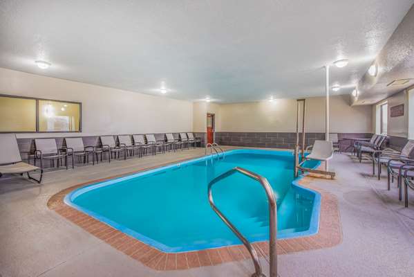 Pool - La Quinta Inn & Suites Fairborn