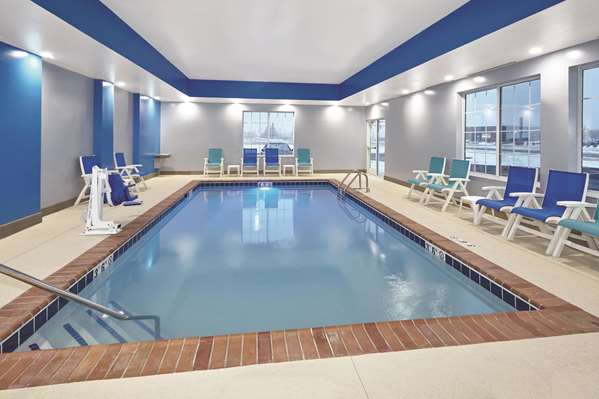 Pool - La Quinta Inn & Suites Springfield - I-55 & I-72, Exit 92A