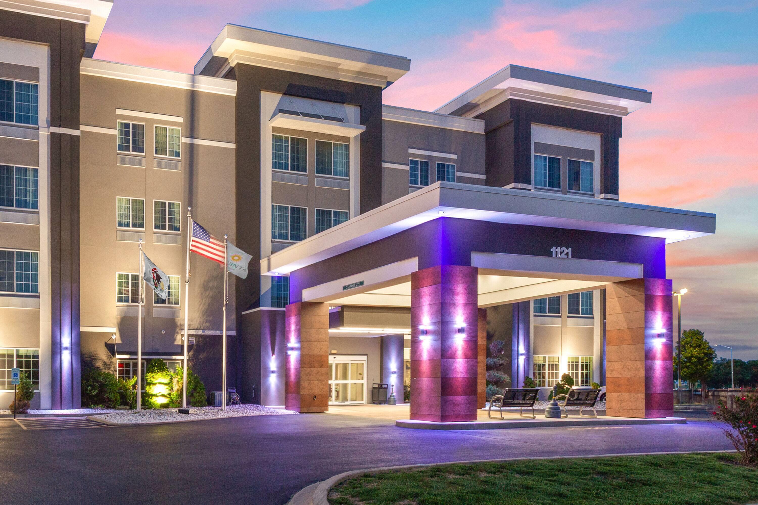 Exterior | La Quinta Inn & Suites by Wyndham Springfield IL