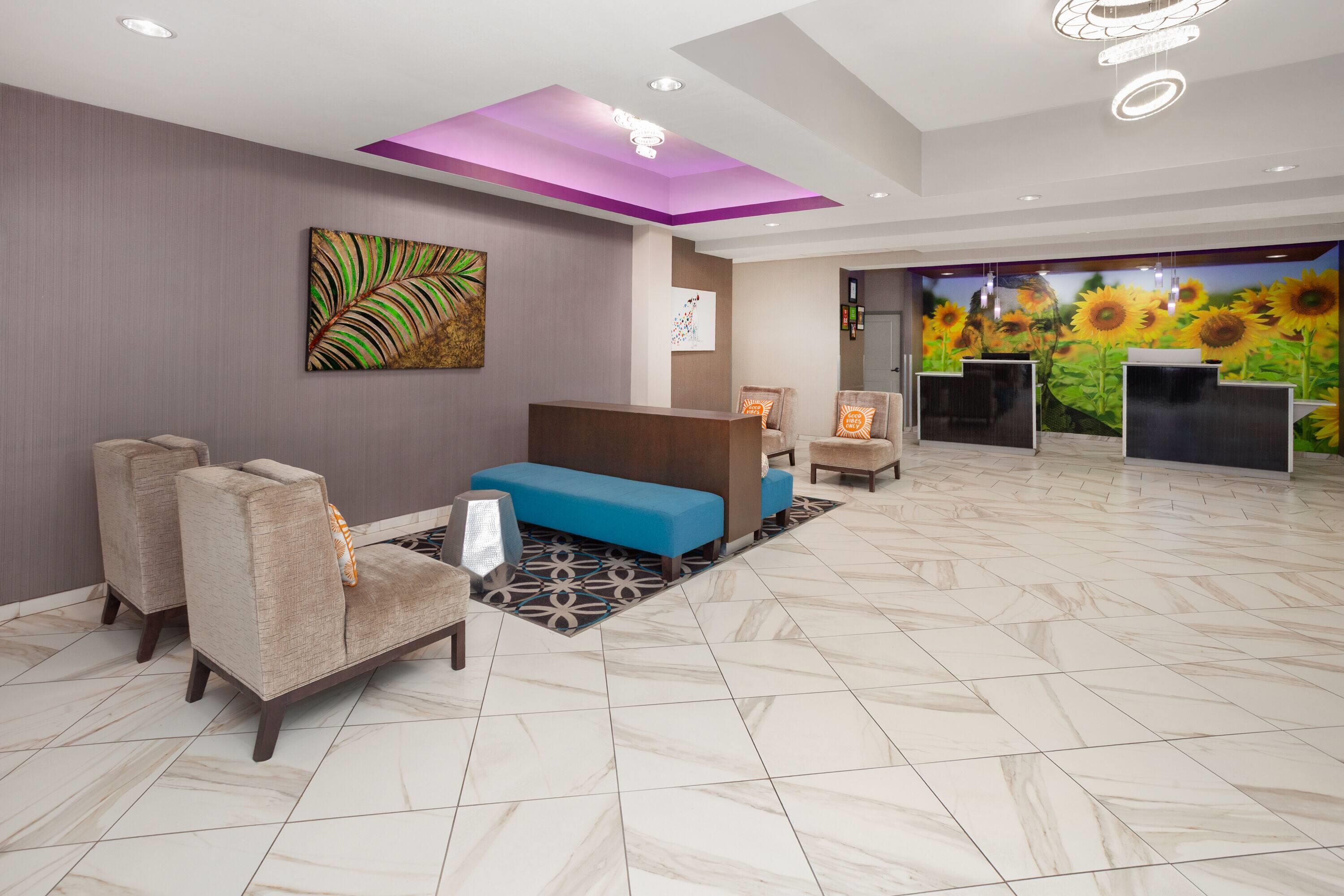 Lobby | La Quinta Inn & Suites by Wyndham Springfield IL