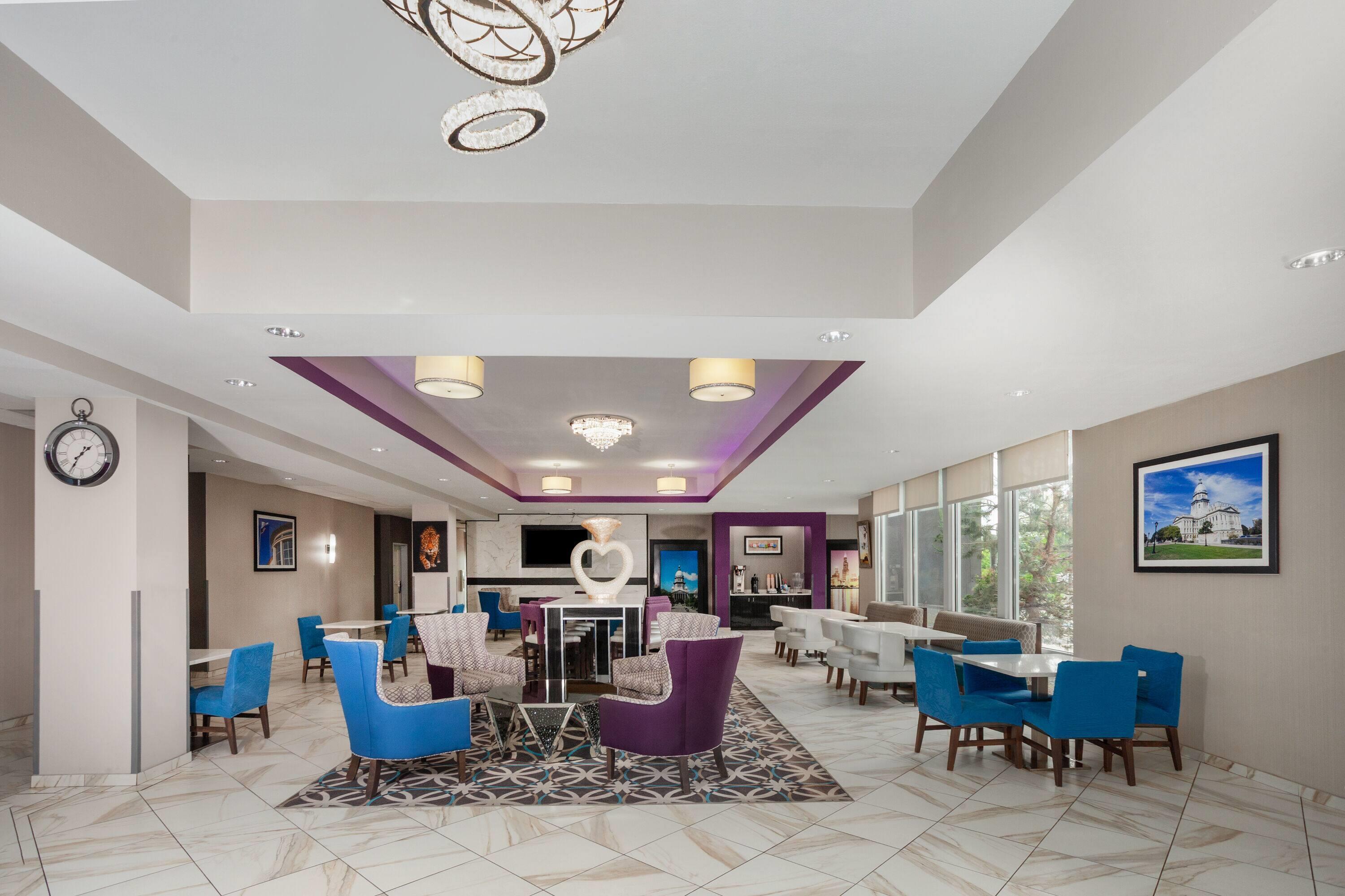 Lobby | La Quinta Inn & Suites by Wyndham Springfield IL