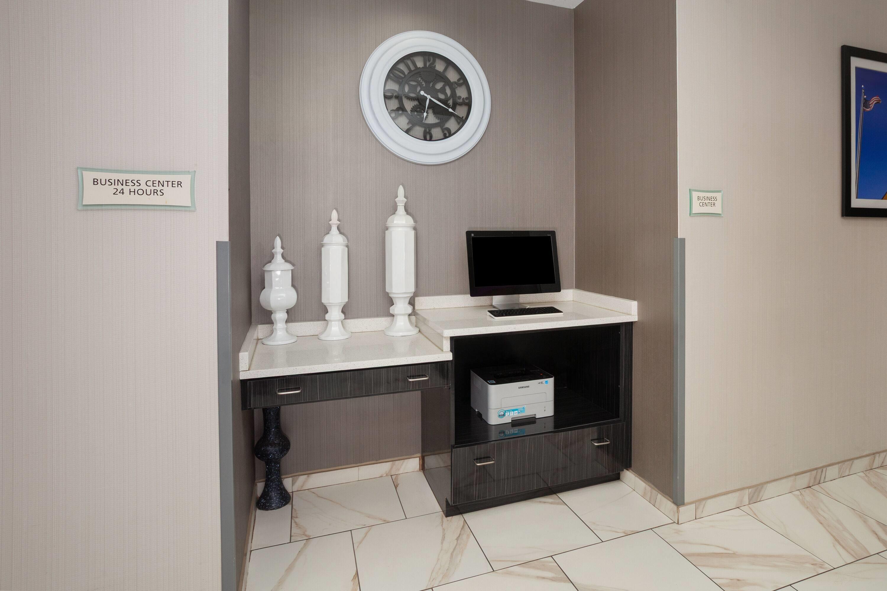 Business Center | La Quinta Inn & Suites by Wyndham Springfield IL