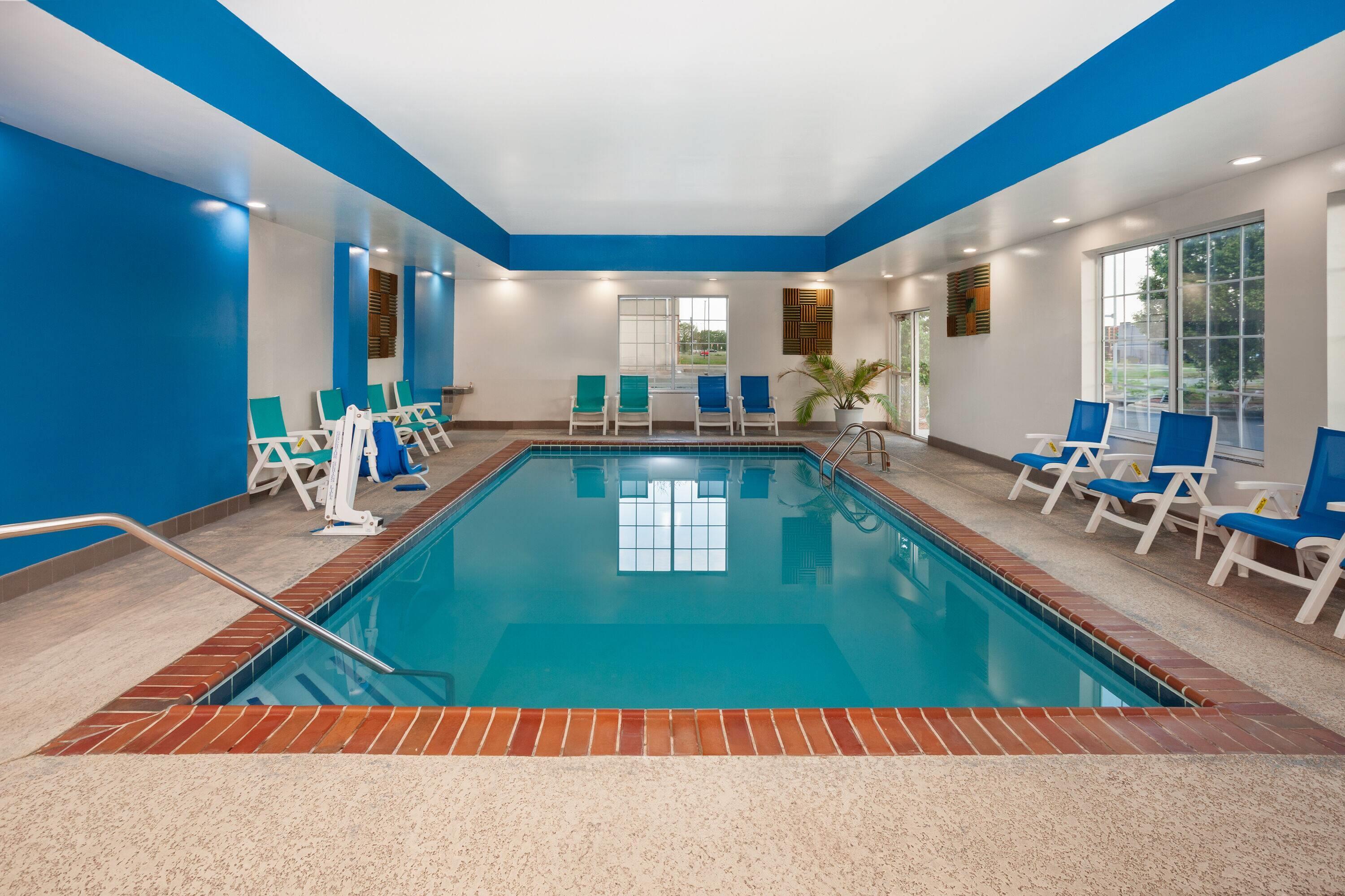 Pool - indoor | La Quinta Inn & Suites by Wyndham Springfield IL