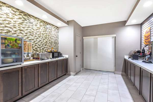  - La Quinta Inn & Suites Hopkinsville - I-169, Exit 7