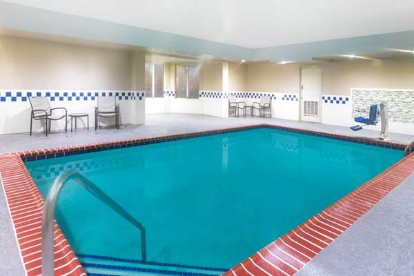 Pool - La Quinta Inn & Suites Hopkinsville - I-169, Exit 7