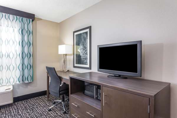  - La Quinta Inn & Suites Hopkinsville - I-169, Exit 7