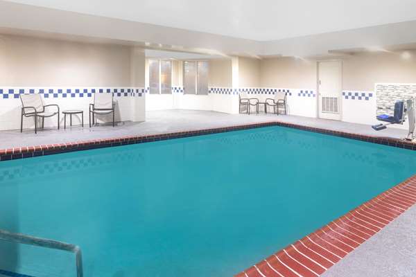 Pool - La Quinta Inn & Suites Hopkinsville - I-169, Exit 7