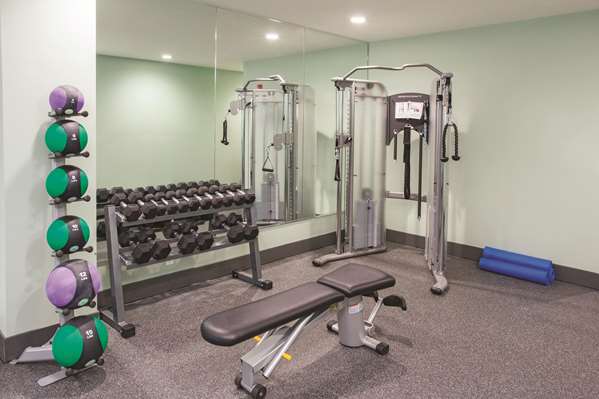Fitness/ Exercise Room - La Quinta Inn & Suites Far Rockaway