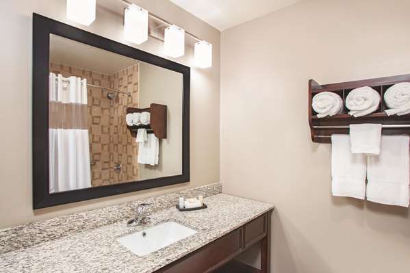  - La Quinta Inn & Suites Far Rockaway