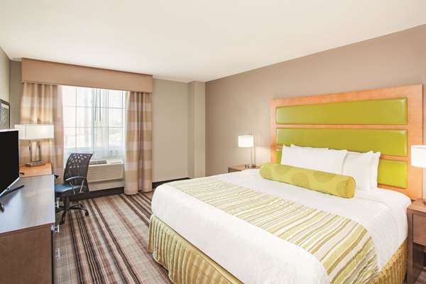  - La Quinta Inn & Suites Far Rockaway