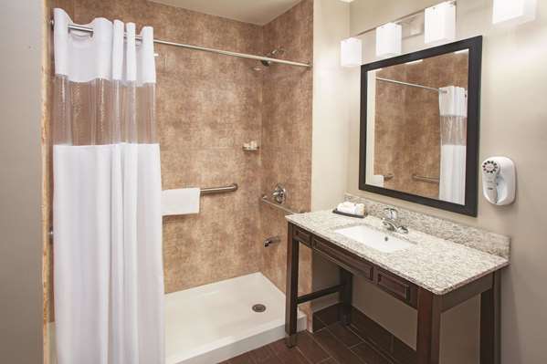  - La Quinta Inn & Suites Far Rockaway