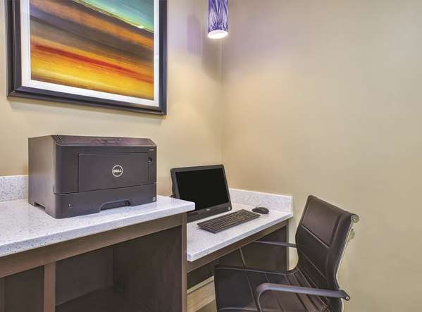 Conference Area - La Quinta Inn & Suites Niagara Falls