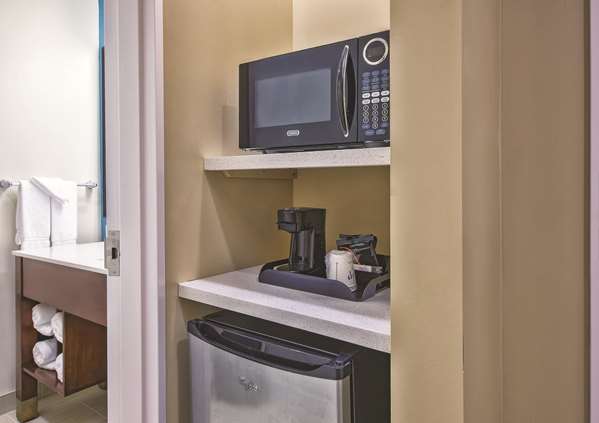  - La Quinta Inn & Suites Niagara Falls