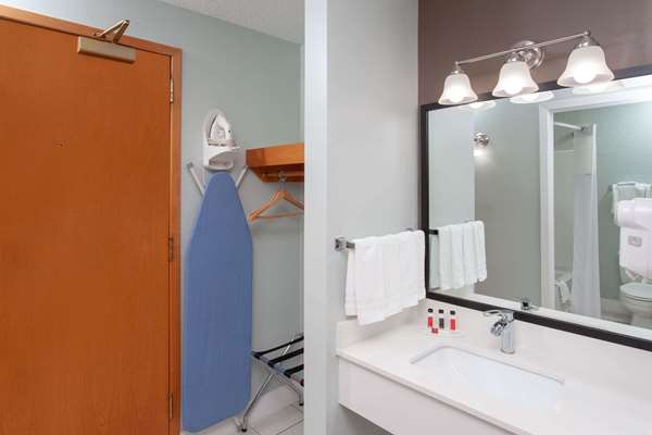  - Baymont Inn & Suites Grand Haven