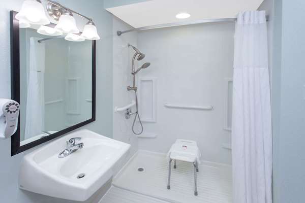  - Baymont Inn & Suites Grand Haven