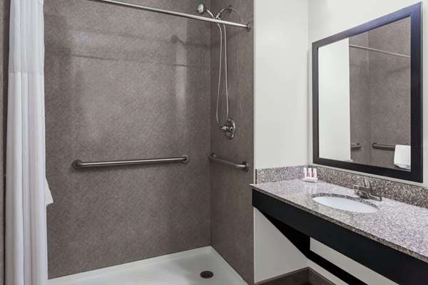  - Days Inn & Suites JFK Airport Jamaica Queens