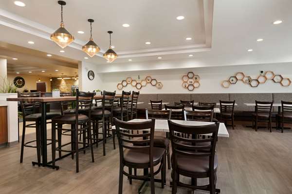 Restaurant - Days Inn & Suites Sherwood Park