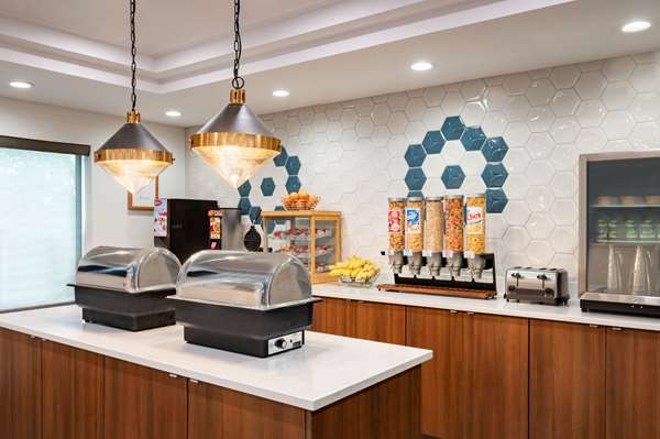 Restaurant - Days Inn & Suites Sherwood Park