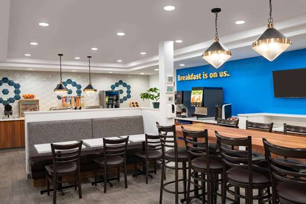 Restaurant - Days Inn & Suites Sherwood Park