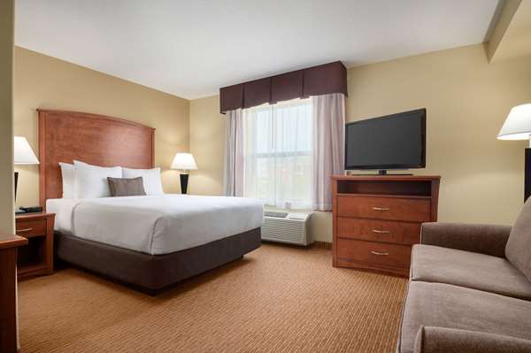 Suite - Days Inn & Suites Sherwood Park