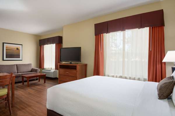 Suite - Days Inn & Suites Sherwood Park