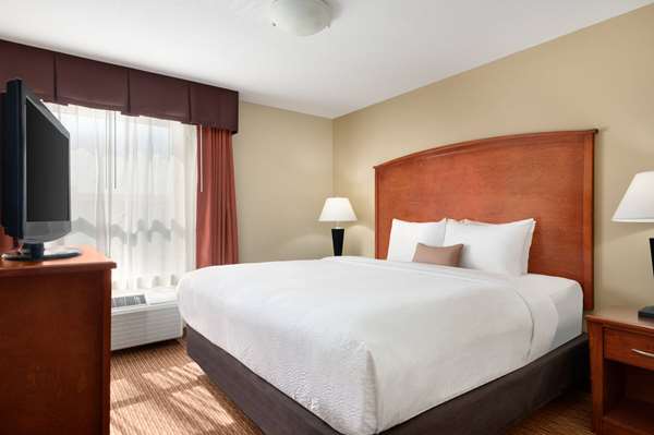 Suite - Days Inn & Suites Sherwood Park