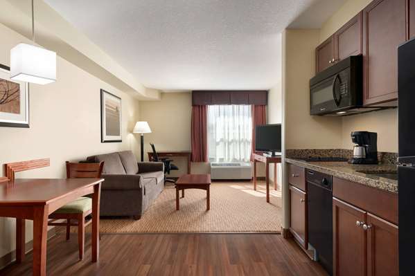 Suite - Days Inn & Suites Sherwood Park