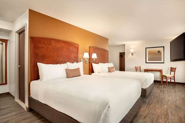 Suite - Days Inn & Suites Sherwood Park