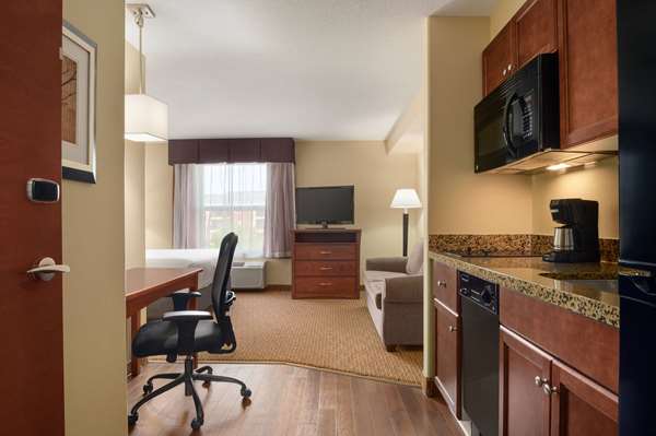 Suite - Days Inn & Suites Sherwood Park