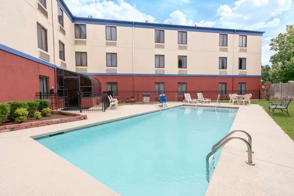 Pool - Days Inn Central Tulsa - I-44, Exit 231