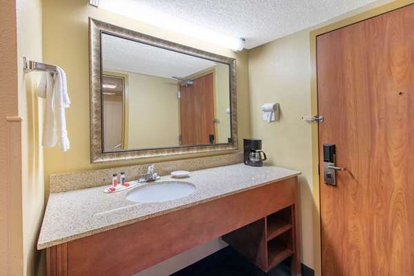  - Days Inn Central Tulsa - I-44, Exit 231