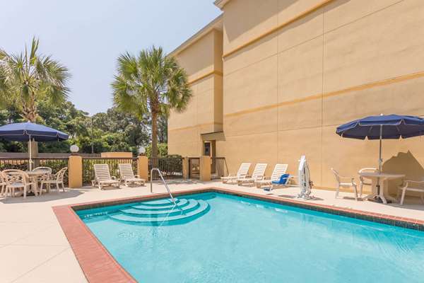 Pool - Days Inn North Mobile
