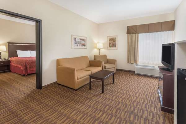 Suite - Days Inn North Mobile