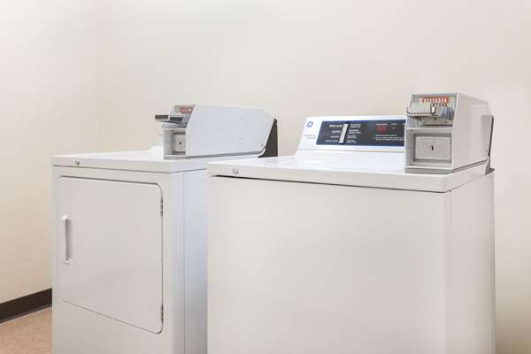 Amenities - Days Inn North Mobile