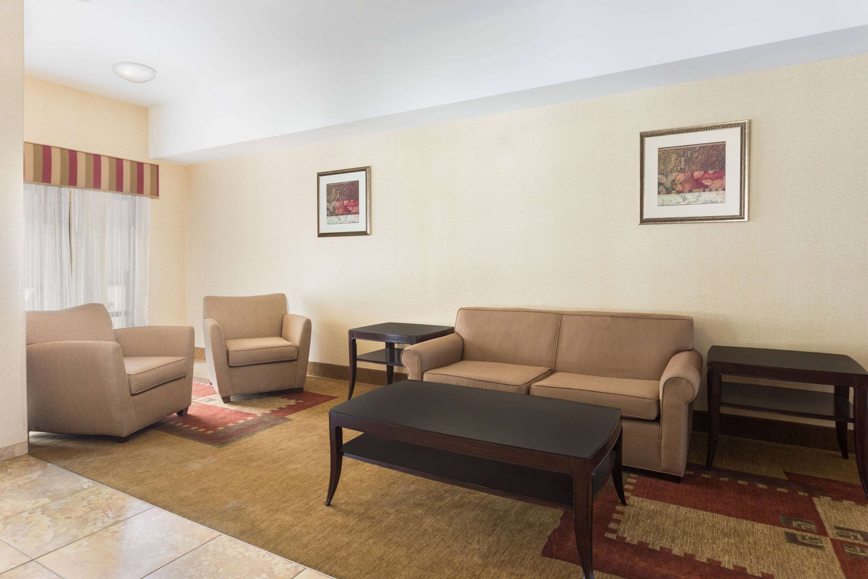 Lobby | Days Inn by Wyndham Semmes/Mobile
