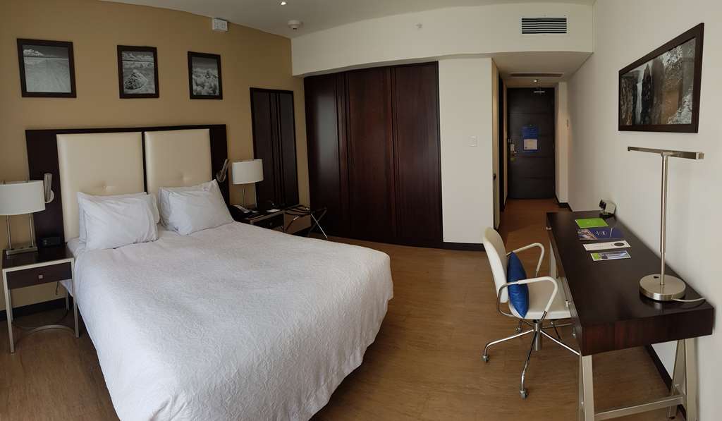 Hampton by Hilton Santa Cruz Room Type - 1 QN ACC ROLLIN SHWR NS