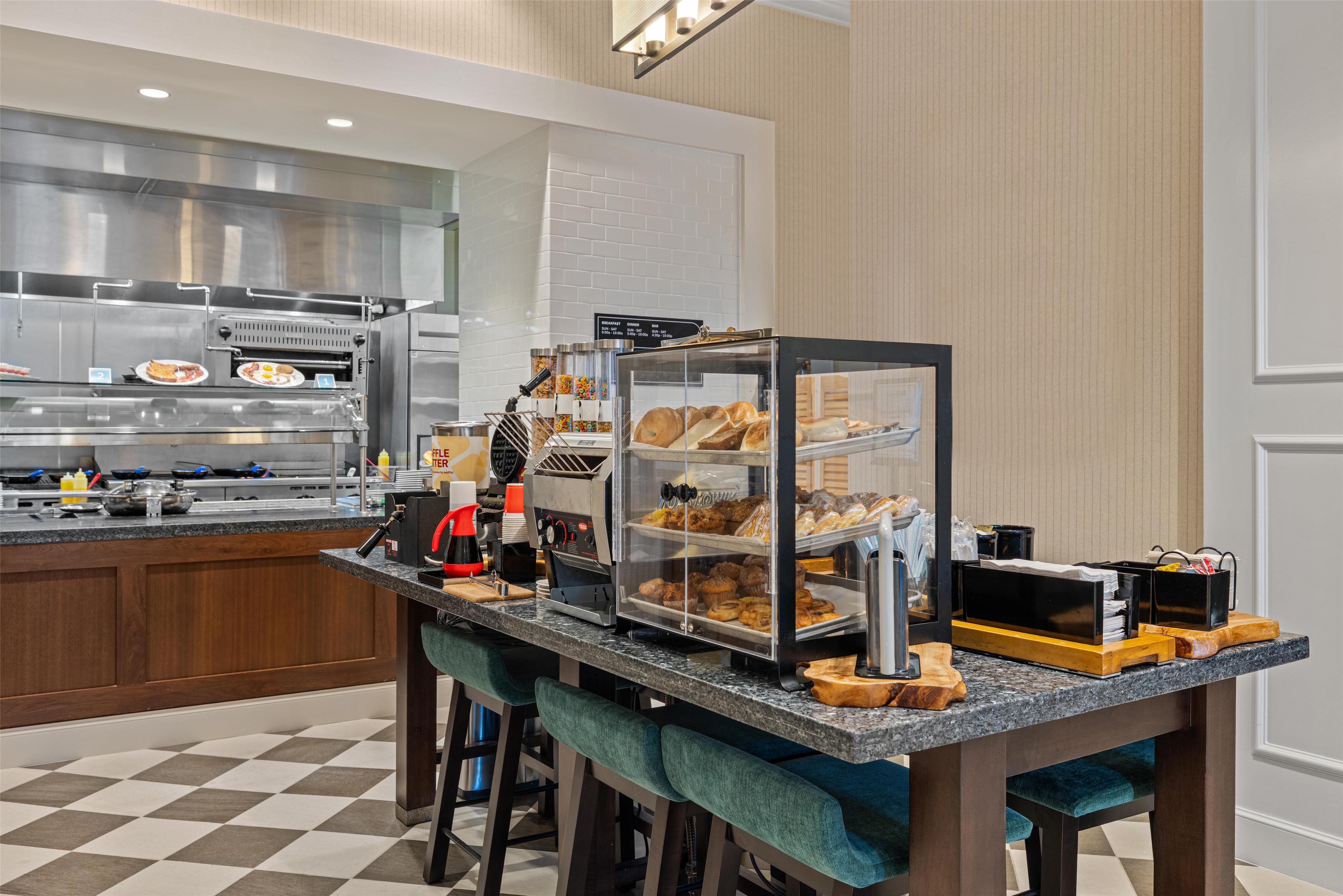 Breakfast Area | Hilton Garden Inn Nashville Brentwood