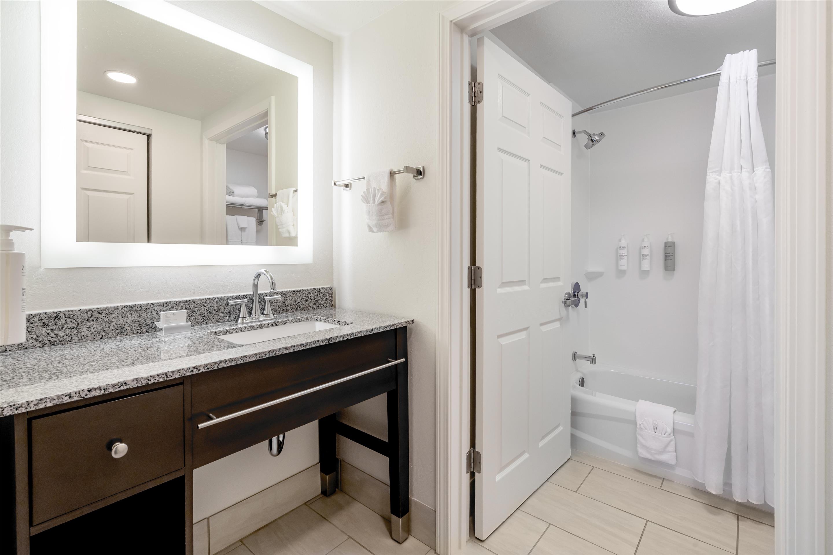 Guest room bath