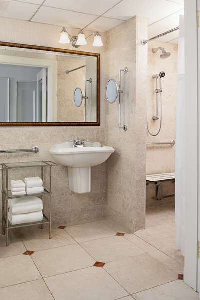 2 QUEEN MOBILITY ACCESSIBLE W/ ROLL IN SHOWER