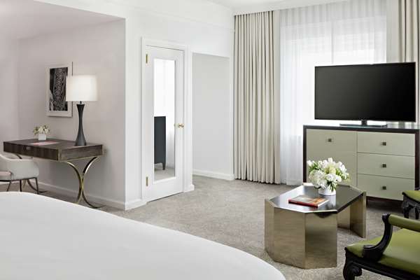 Amway Grand Plaza, Curio Collection by Hilton