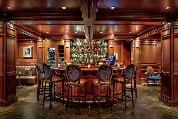 Amway Grand Plaza, Curio Collection by Hilton