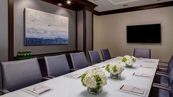 Amway Grand Plaza, Curio Collection by Hilton