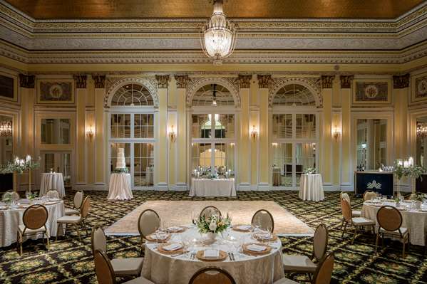 Amway Grand Plaza, Curio Collection by Hilton