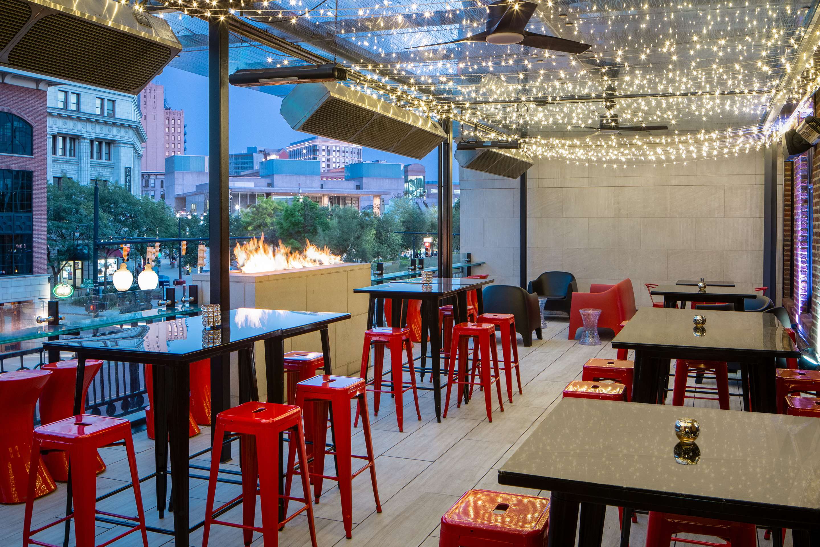 Restaurant | Amway Grand Plaza, Curio Collection by Hilton