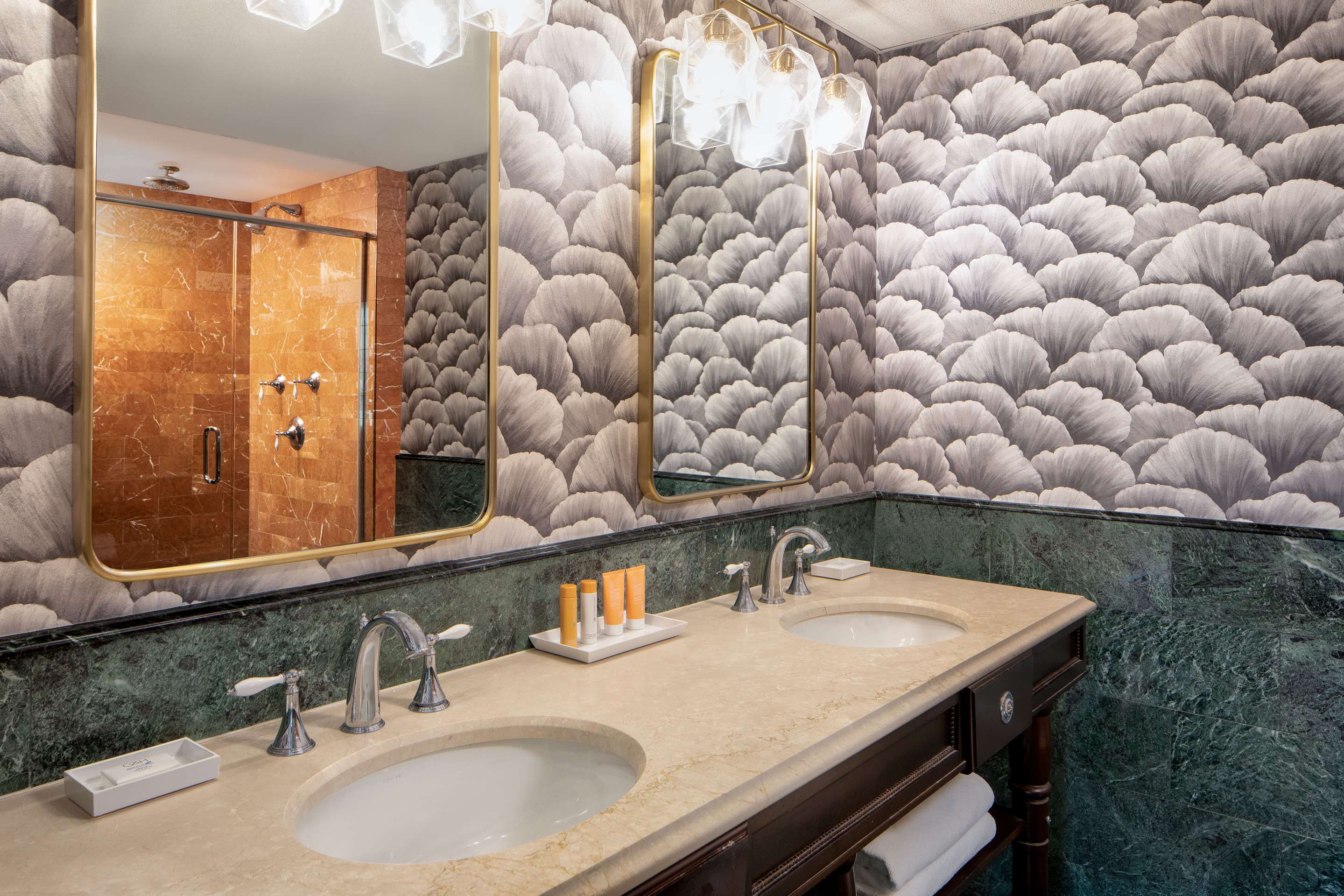 Guest room bath