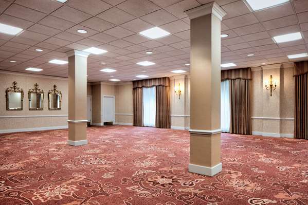 Amway Grand Plaza, Curio Collection by Hilton