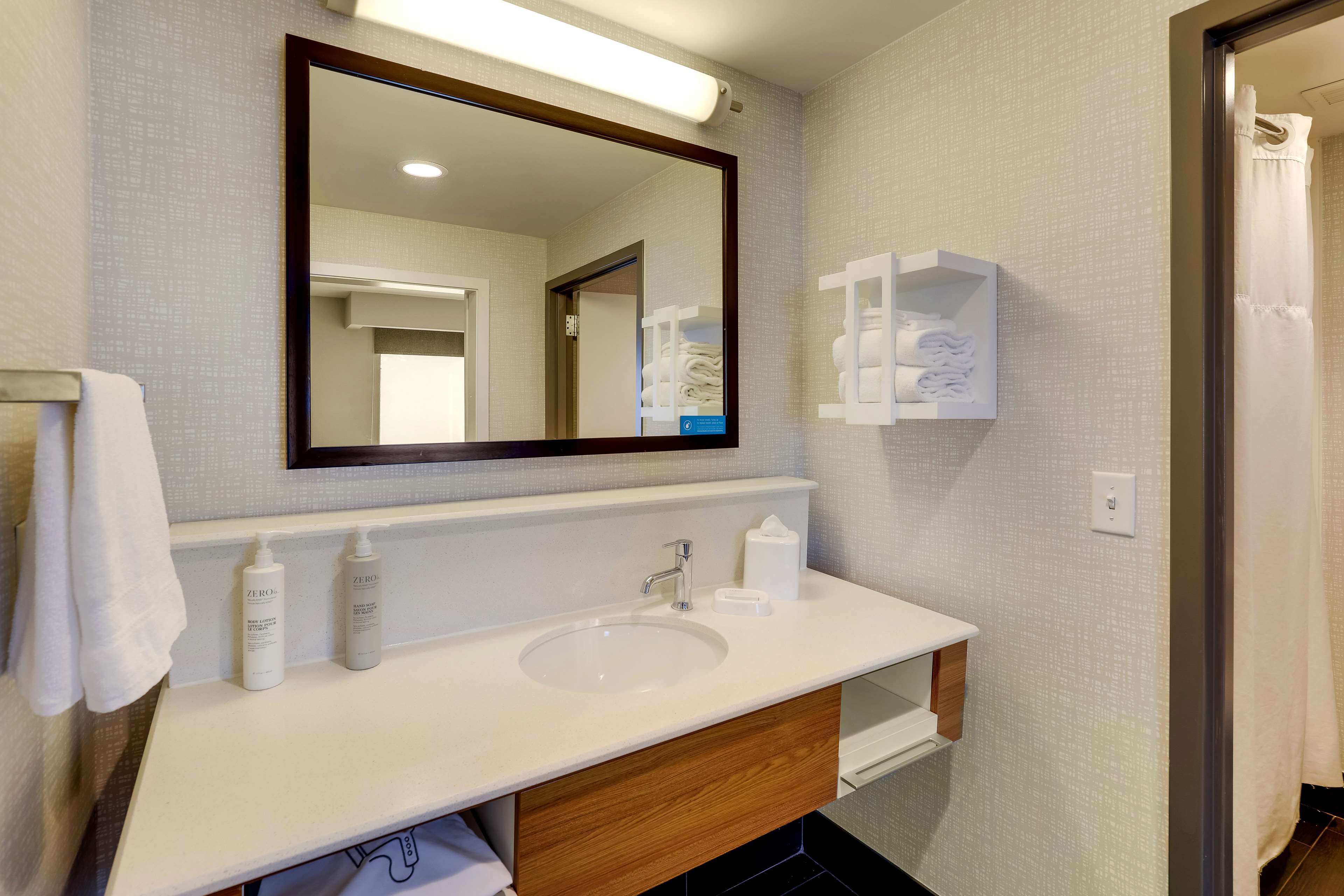 Hampton Inn & Suites by Hilton Rome Room Type - 2 QN MICR FRDG NS CITYVIEW
